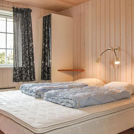 4 Bedroom Cozy In Tranekaer * Hou (Syddanmark)
