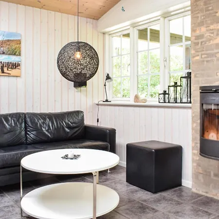 4 Bedroom Cozy In Tranekaer