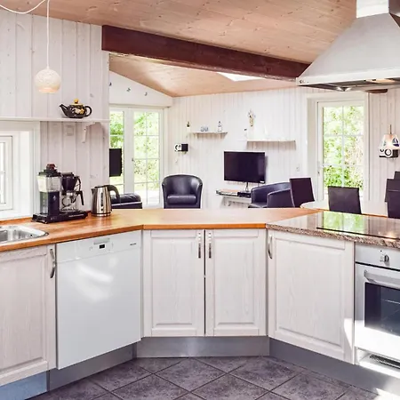 4 Bedroom Cozy In Tranekaer Holiday home Hou (Syddanmark)