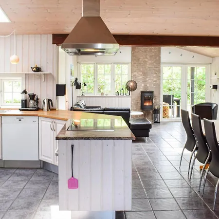 4 Bedroom Cozy In Tranekaer Holiday home